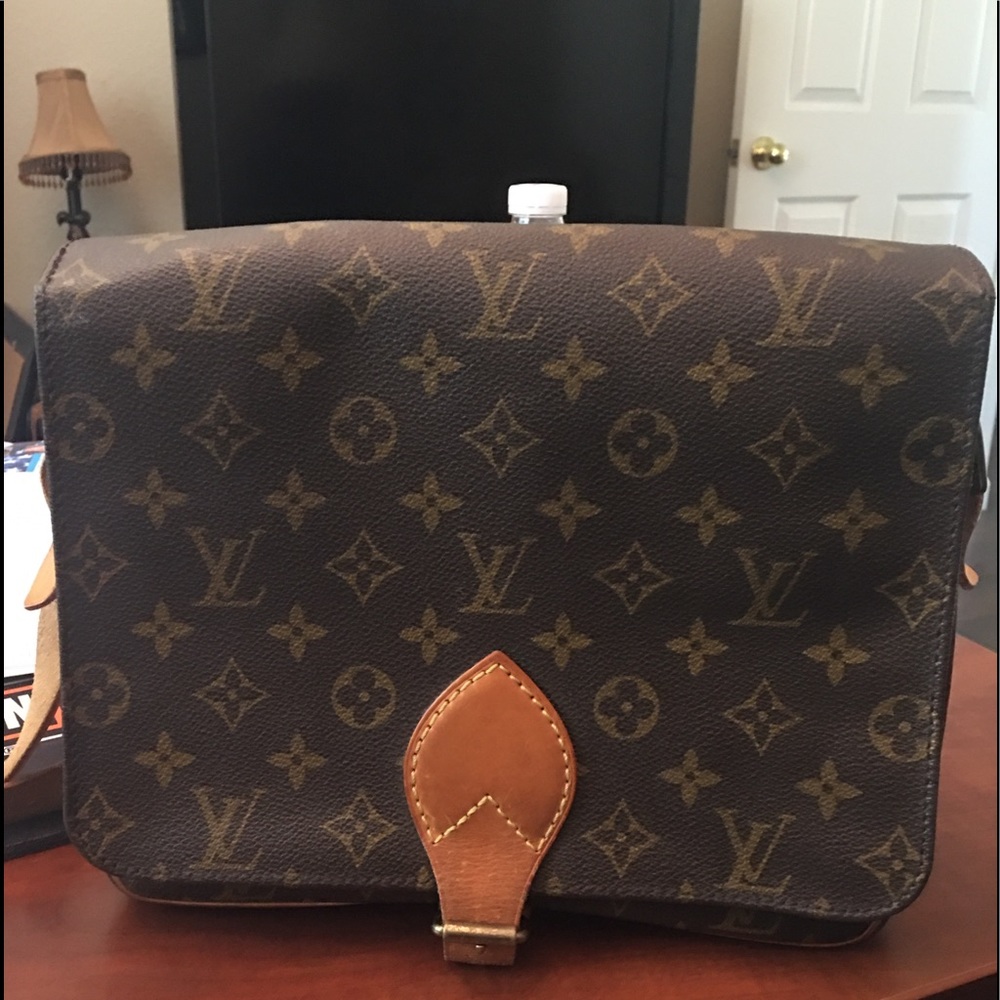 Cross body style LV bag 100 authentic in excellent condition barely used.